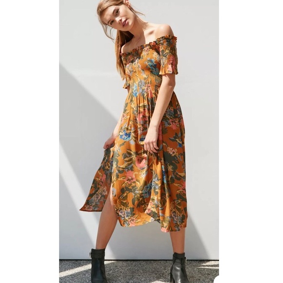 Kimchi Blue Dresses & Skirts - Kimchi Blue Off Shoulder Smock Midi Dress Medium